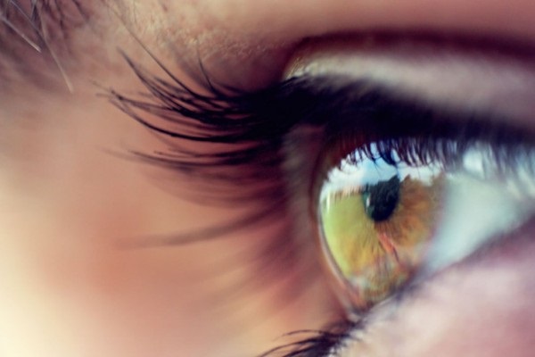 yellow colored contacts